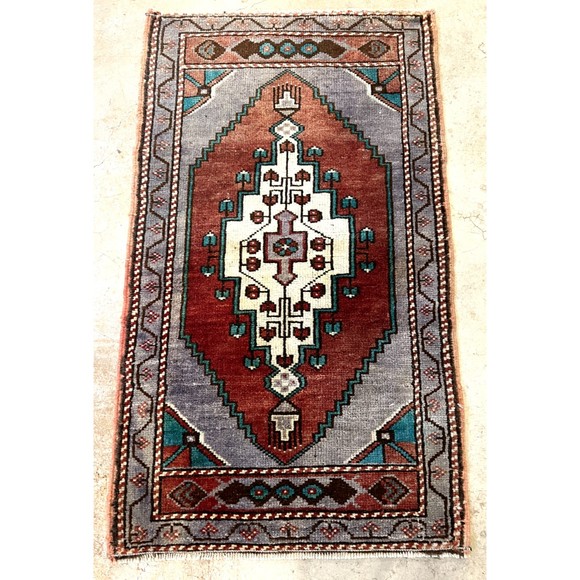 Vintage Turkish Anatolian 100% Wool Handwoven 1'7 x 3'8 feet Carpet Prayer Rug - Picture 3 of 3